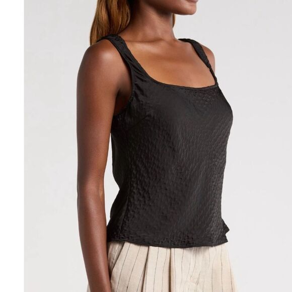ASTR the Label Women's Janesa Textured Satin Top, Black, Size Medium, NWT - Picture 2 of 6
